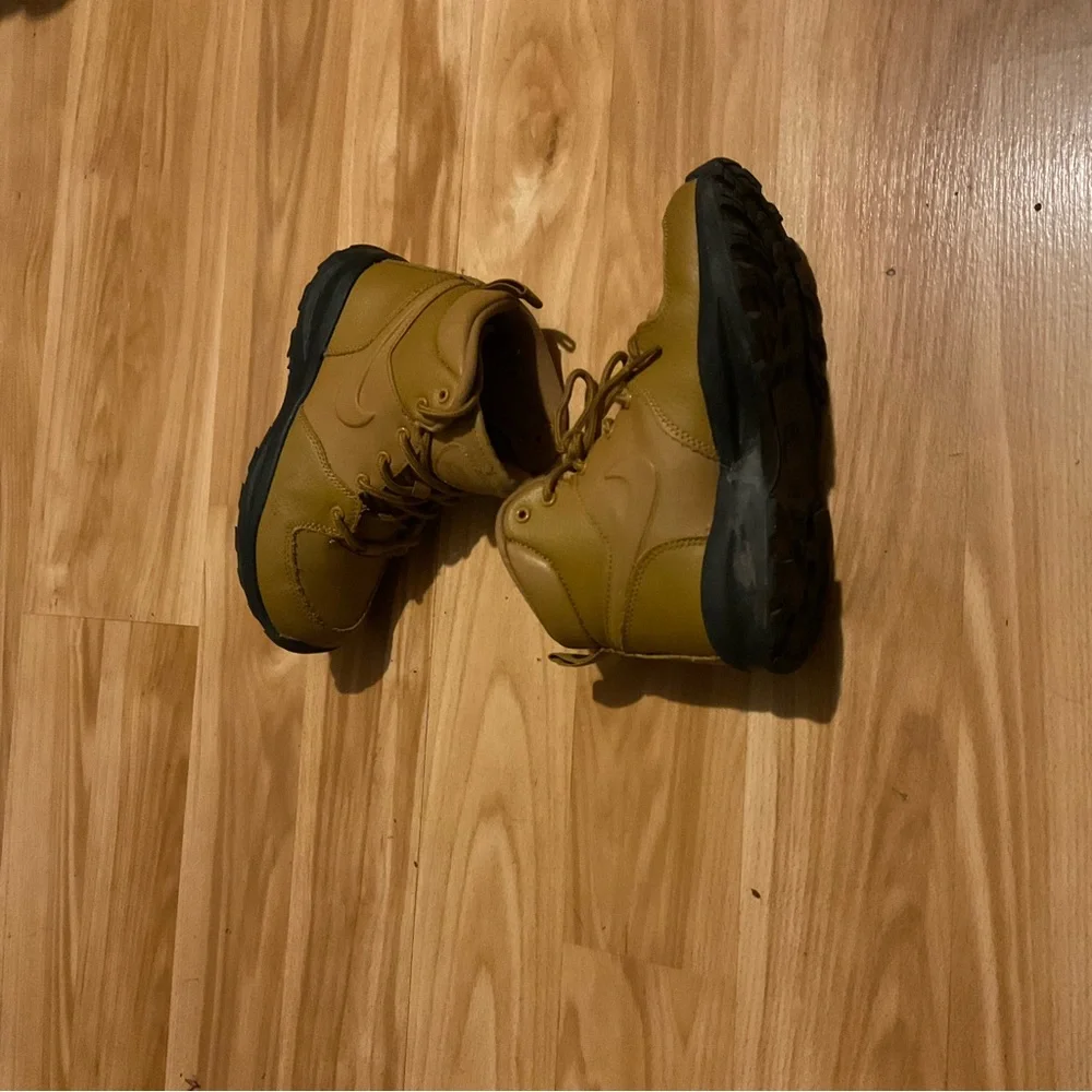 Nike manoa‎ lace up leather high top